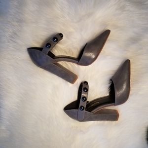 Grey pointed high heels